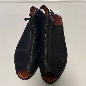 Black Open-Toe Women’s Slingback Sandals